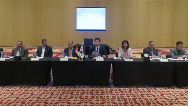 وزير المالية وممثلي