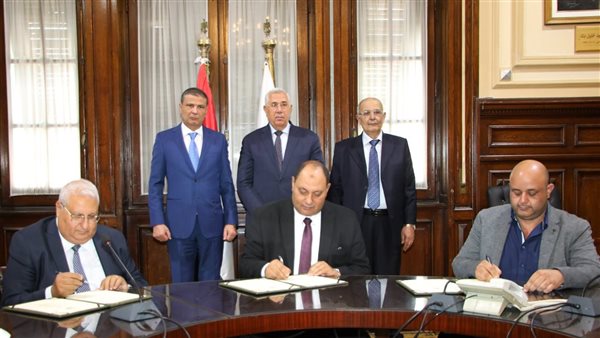 جانب من مراسم التوقيع