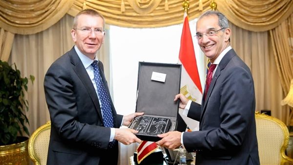  وزير الاتصالات 