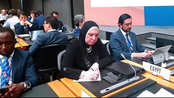 وزيرة الصناعة