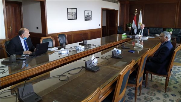 وزير الري خلال الاجتماع