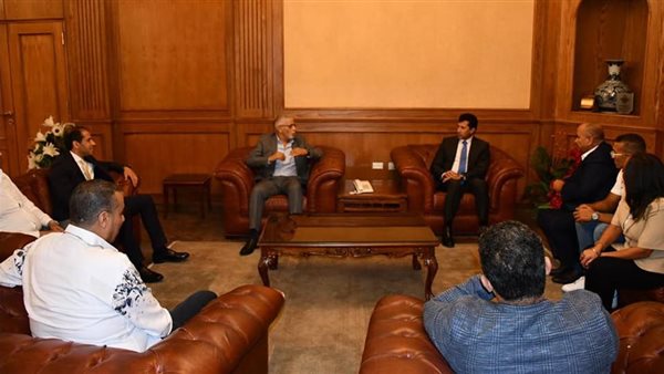 وزير الرياضة يلتقي