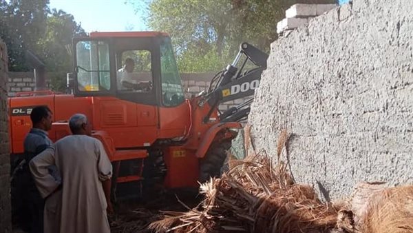 جانب من عمليات الإزالة