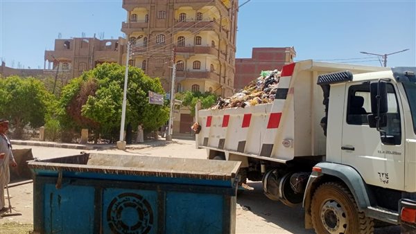 جانب من أعمال رفع