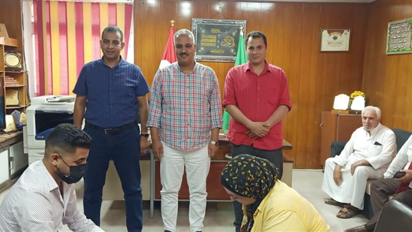 جانب من التوقيع