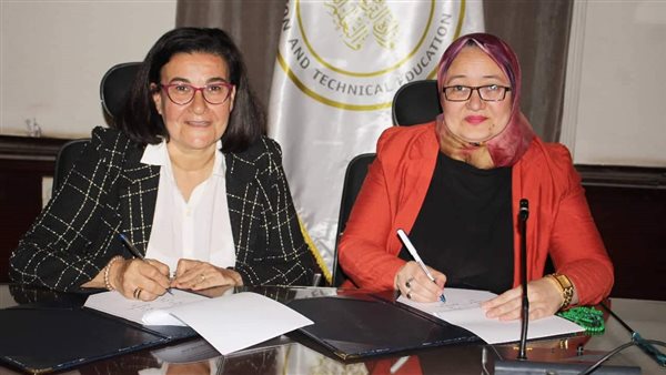 جانب من مراسم التوقيع