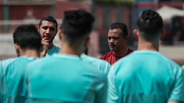 سامي قمصان مع لاعبي