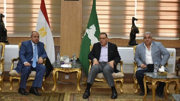 محافظ الشرقية يلتقي