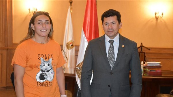 وزير الرياضة يلتقي