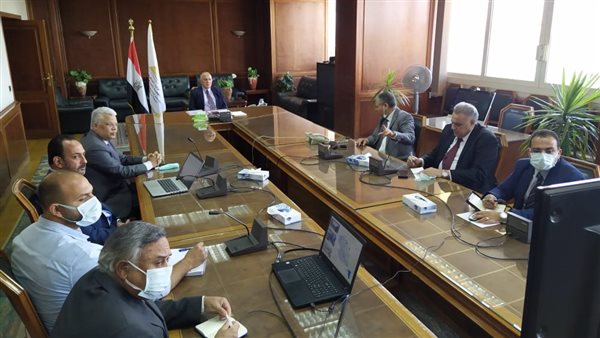 وزير الري خلال الاجتماع