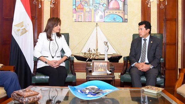 وزير الرياضة يلتقي