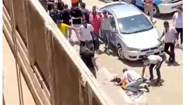 طالب يطعن زميلته