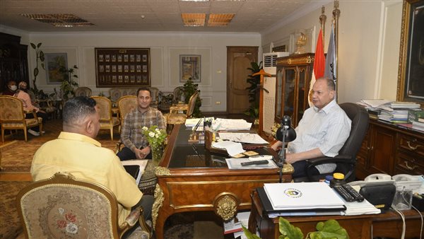 محافظ أسيوط خلال