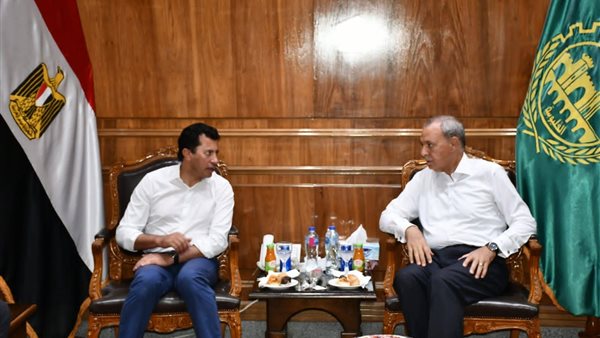 جانب من لقاء وزير