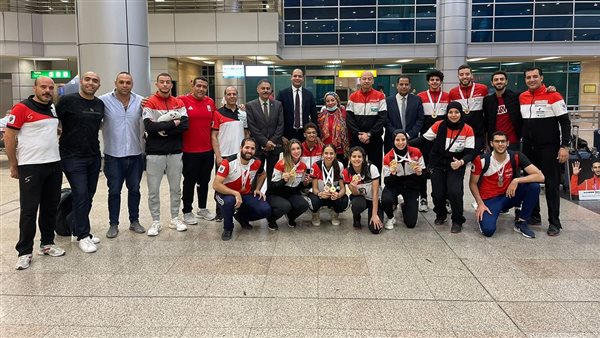 وفد رسمى فى استقبال