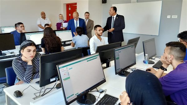 طلاب الجامعات 