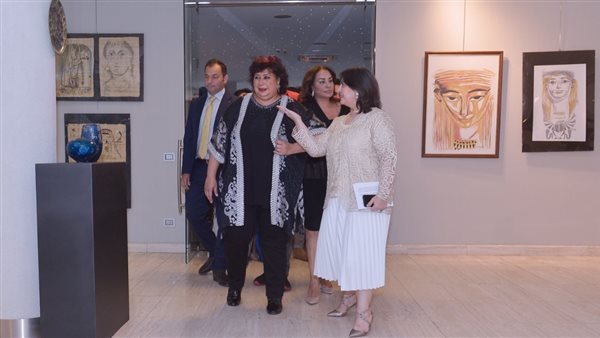 وزيرة الثقافة إيناس