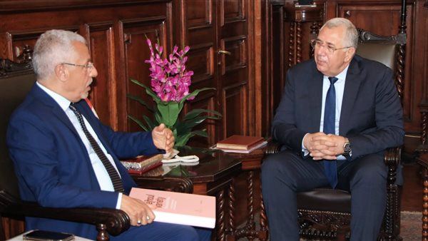 وزير الزراعة يلتقي