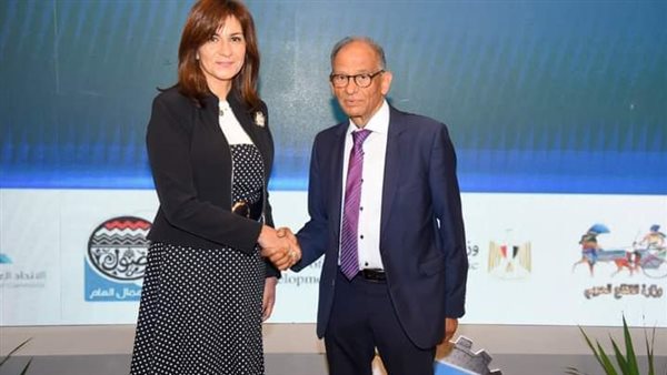 وزيرة الهجرة 