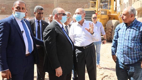 محافظ القاهرة خلال