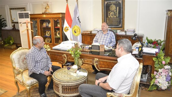 محافظ اسيوط خلال