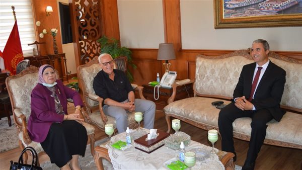 محافظ بورسعيد يستقبل