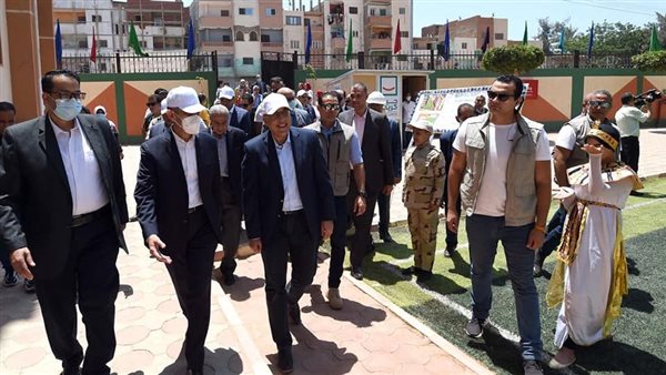 رئيس الوزراء خلال