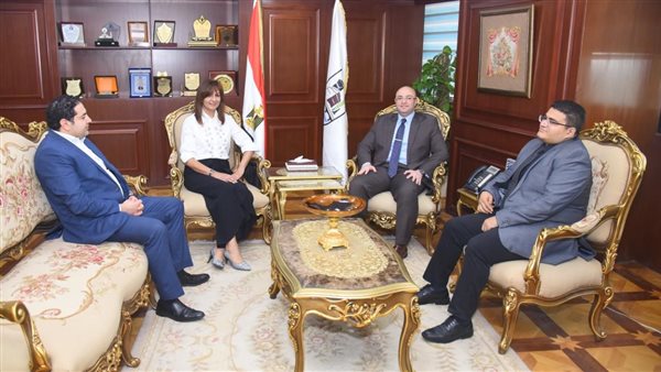 محافظ بني سويف يستقبل