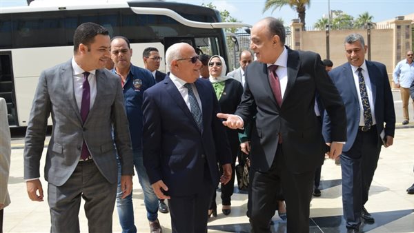 محافظ بورسعيد يستقبل