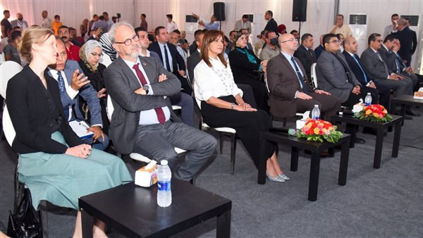 وزيرة الهجرة 