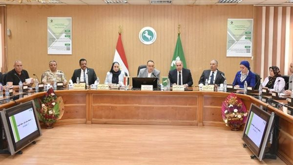 محافظ الشرقية خلال