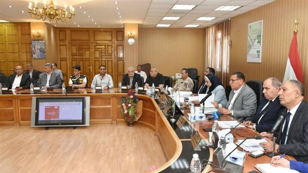 محافظ الشرقية خلال