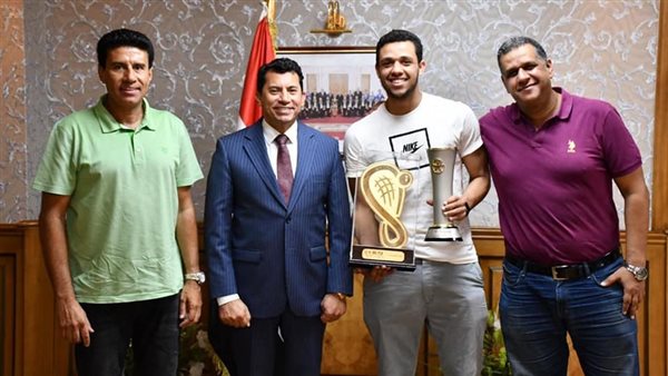 وزير الرياضة يستقبل