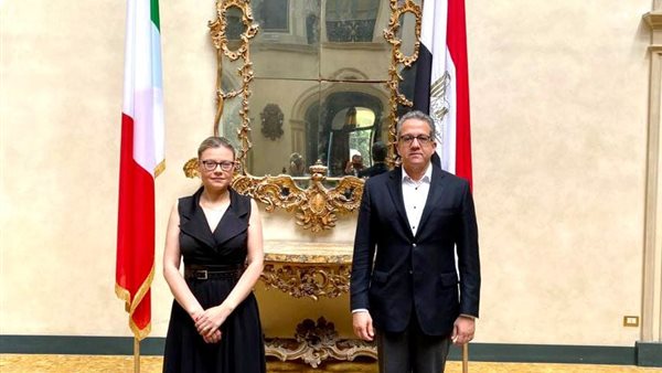 وزير السياحة ورئيسة