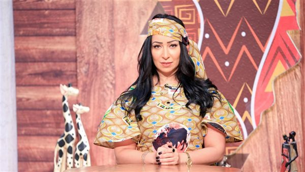 الاعلامية سالى عاطف