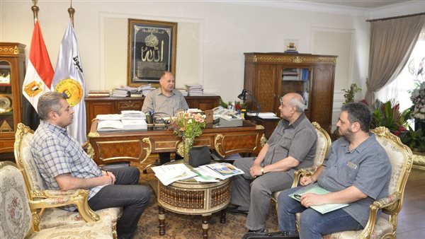 محافظ أسيوط خلال