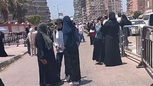 الطلاب أمام اللجان