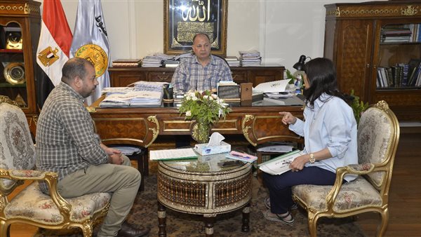 محافظ أسيوط خلال