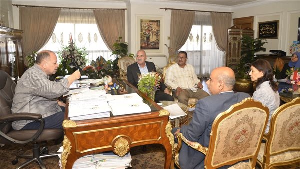 محافظ أسيوط خلال