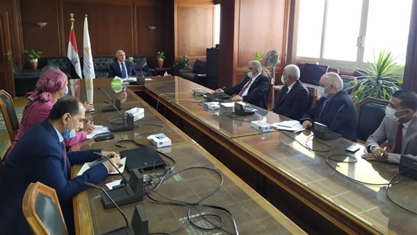 وزير الري خلال الاجتماع