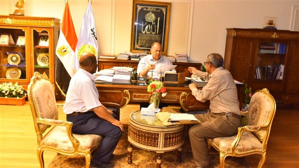 محافظ أسيوط خلال