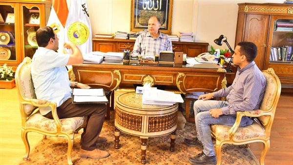 محافظ أسيوط خلال