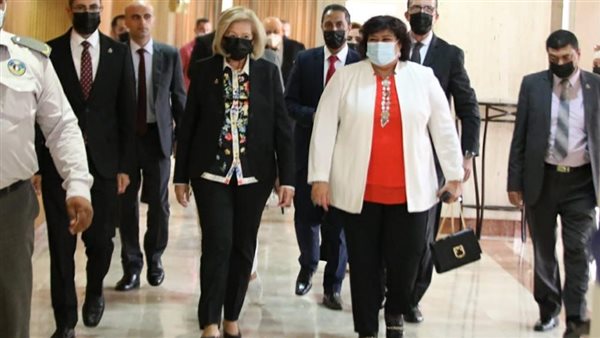 وزيرة الثقافة