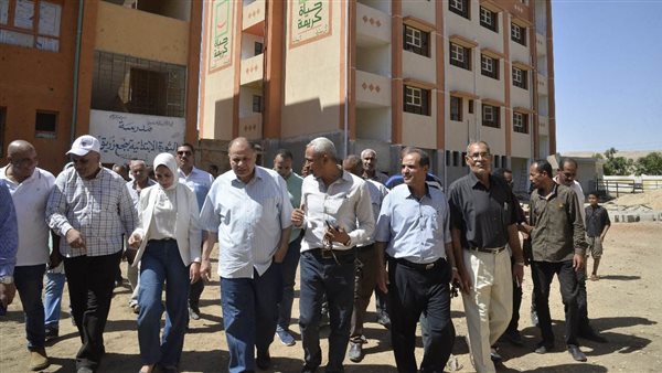 محافظ أسيوط خلال