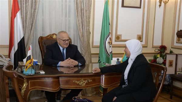 الخشت يلتقي عميد