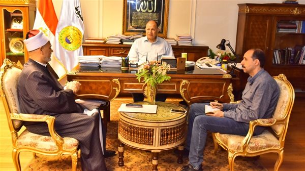 محافظ أسيوط خلال