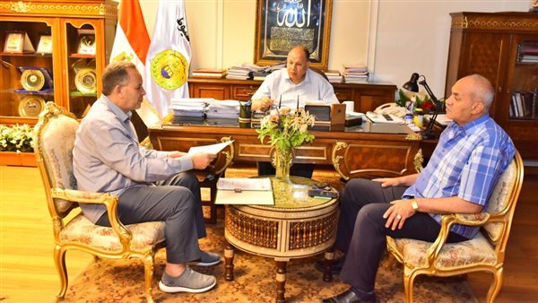 محافظ اسيوط خلال