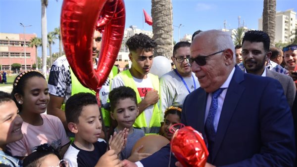 محافظ بورسعيد يقدم