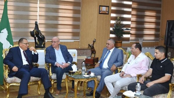 محافظ الشرقية يستقبل