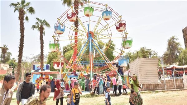 توافد المواطنين على